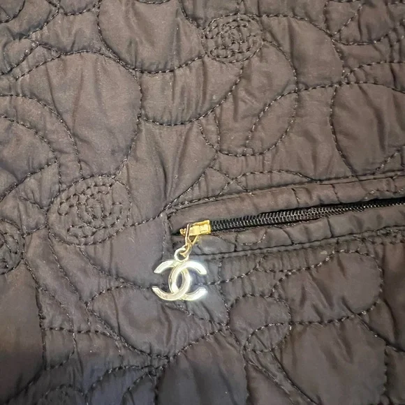 CHANEL Black Quilted Jacket - Picture 12 of 13
